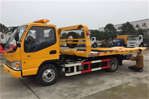 带岭哪里有拖车服务